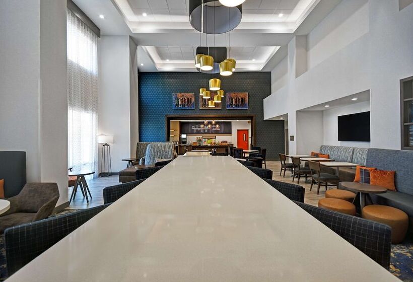 هتل Hampton Inn Midland South