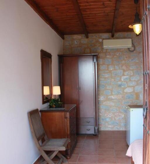 هتل Lalloudes Seaside Accommodation
