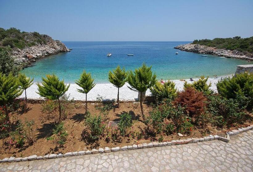 هتل Lalloudes Seaside Accommodation
