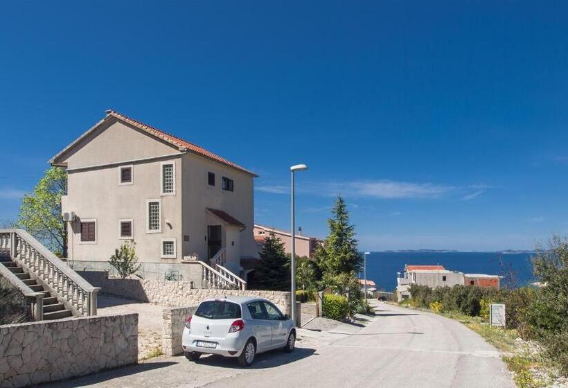 پانسیون Apartments & Rooms Mikelin