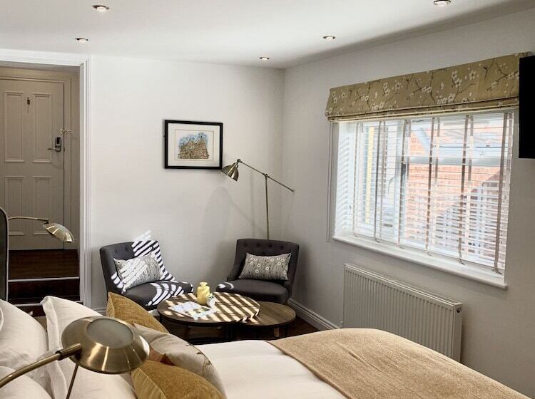 Upstairs At 33   Self Check In Boutique Accommodation In Worcester Centre