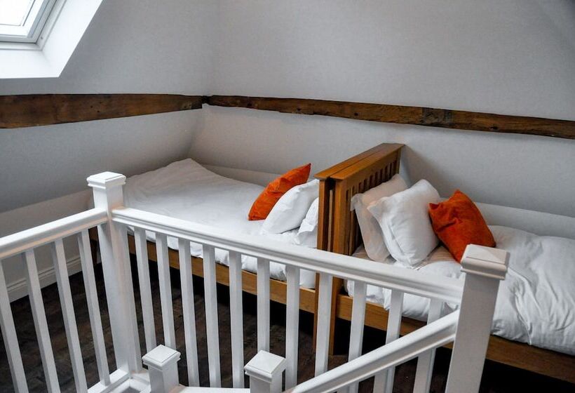 Upstairs At 33   Self Check In Boutique Accommodation In Worcester Centre