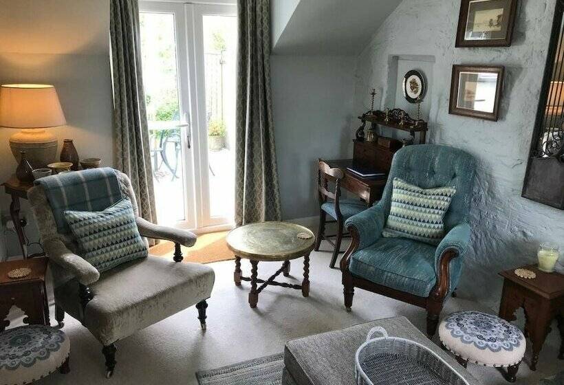 Bumble Bee Cottage