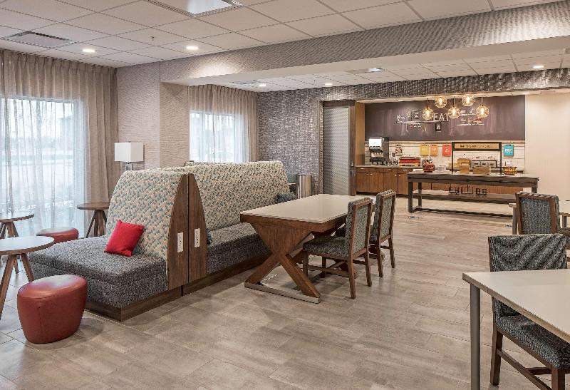 هتل Hampton Inn Hastings