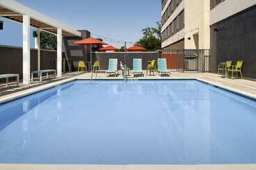 هتل Home2 Suites By Hilton Clovis Fresno Airport