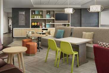 هتل Home2 Suites By Hilton Clovis Fresno Airport
