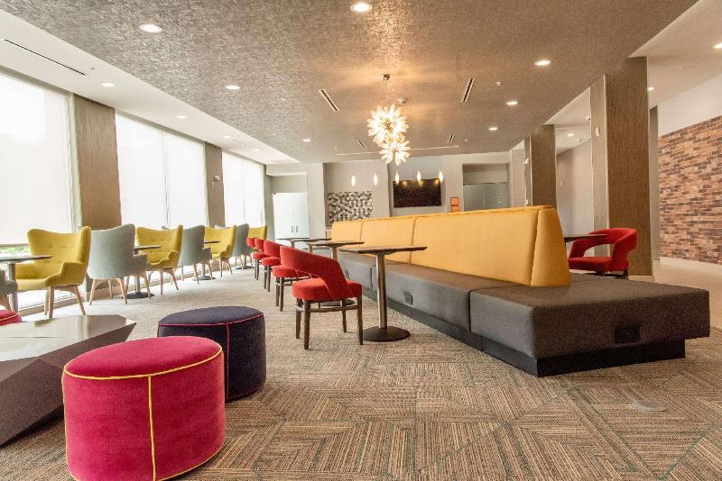 هتل La Quinta Inn & Suites By Wyndham Lake City