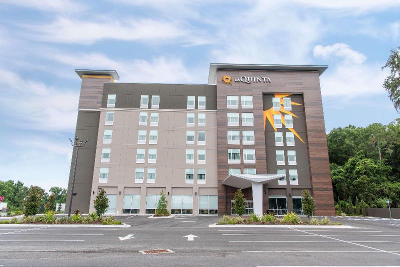 هتل La Quinta Inn & Suites By Wyndham Lake City