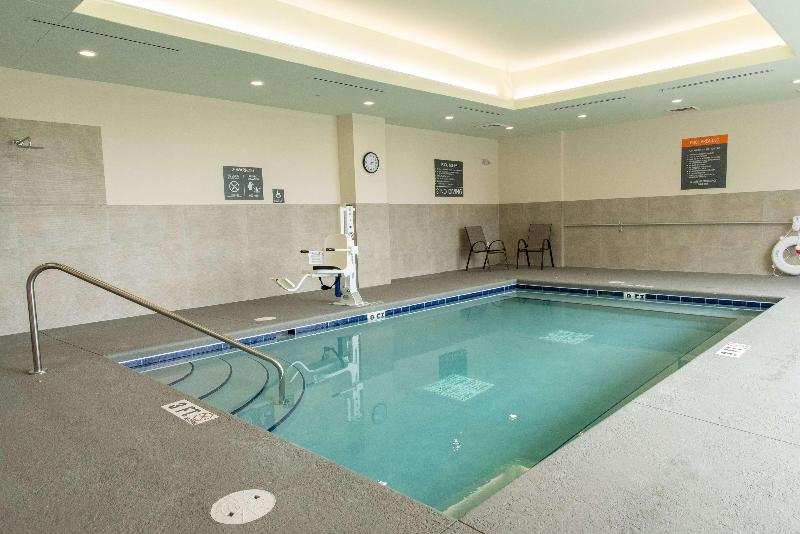 هتل La Quinta Inn & Suites By Wyndham Lake City