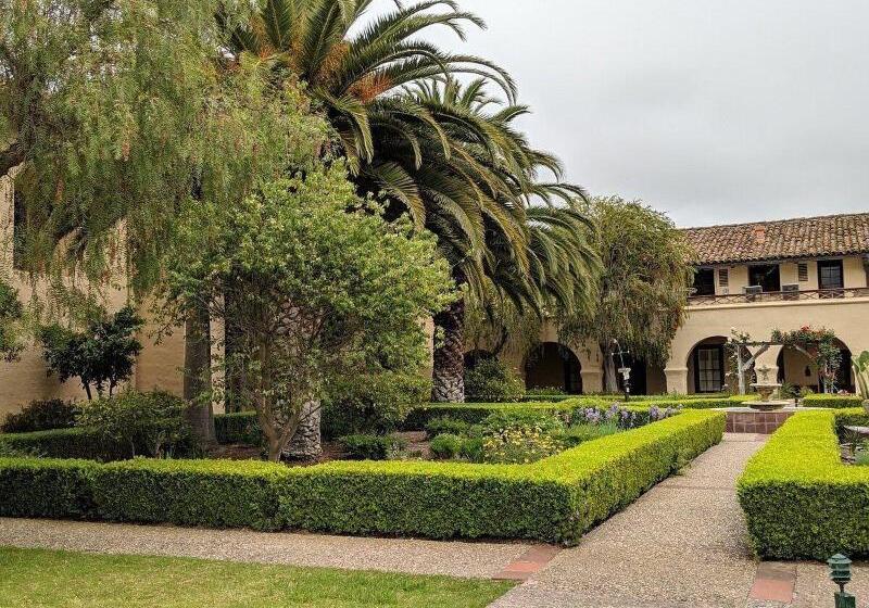 בית מלון כפרי The Winston Solvang