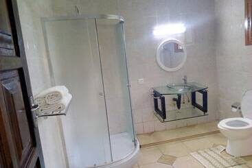 هتل Zenith  Lodge