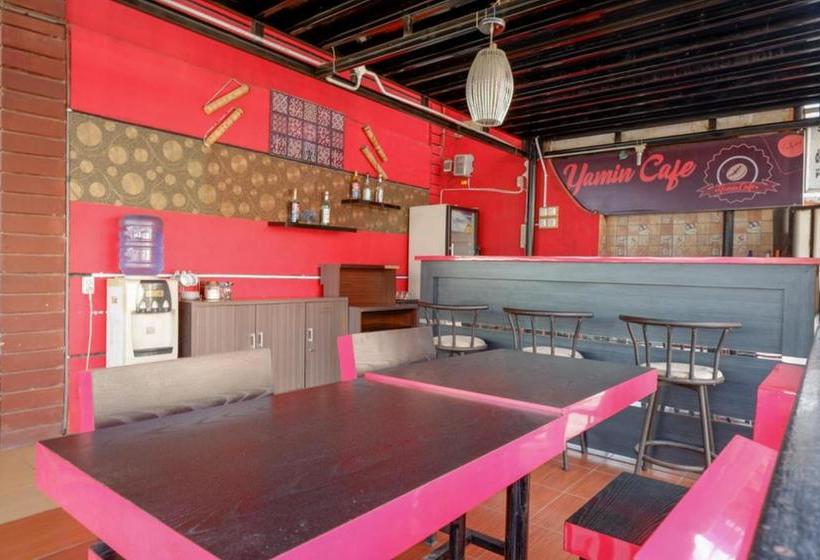 پانسیون Reddoorz Near Pantai Labombo