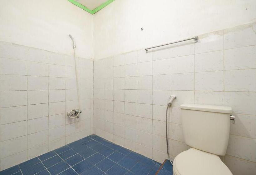 پانسیون Reddoorz @ Tuktuk Danau Toba