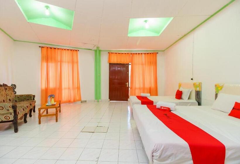 پانسیون Reddoorz @ Tuktuk Danau Toba