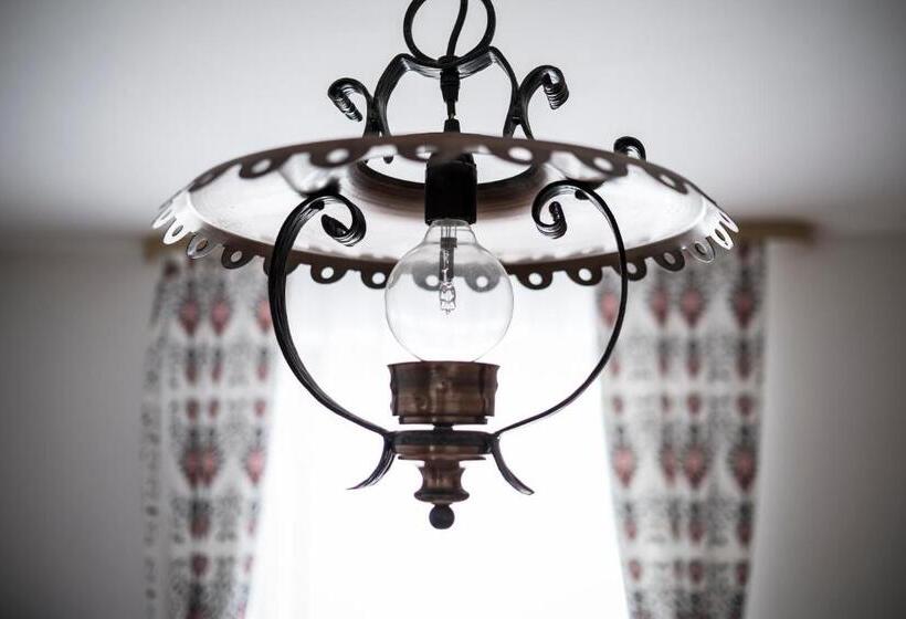 تختخواب و صبحانه Gronik