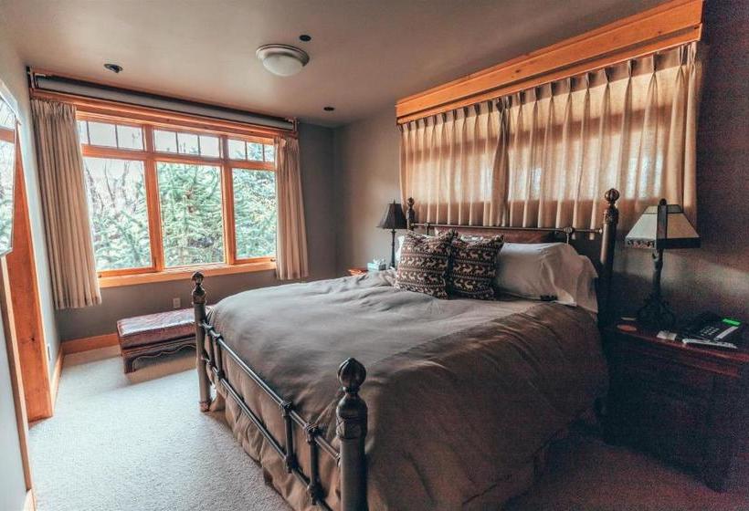 Отель Grey Cliffs Ranch