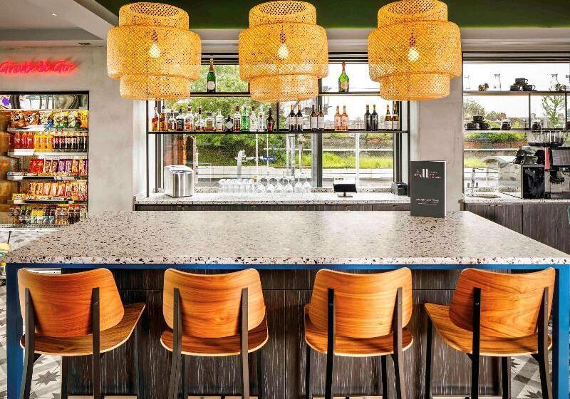 Отель Ibis Styles London Seven Kings