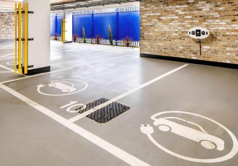 Отель Ibis Styles London Seven Kings