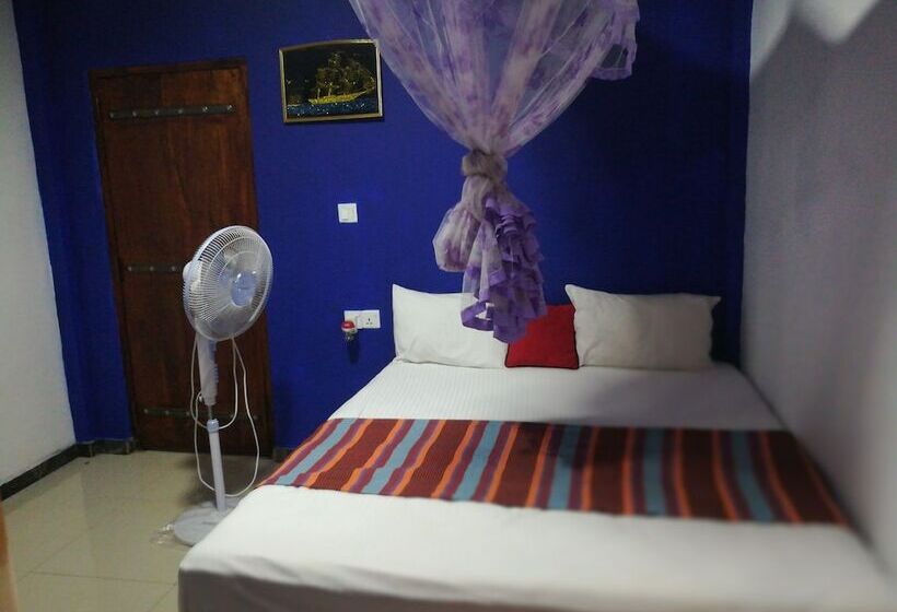 هتل Tiny Holiday Resort