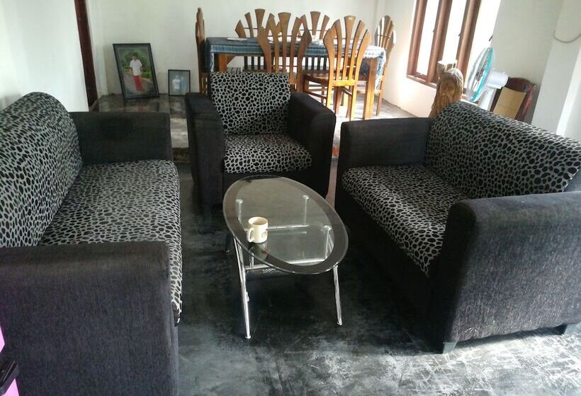 هتل Tiny Holiday Resort