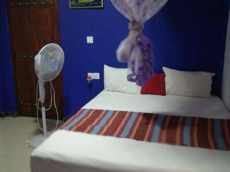هتل Tiny Holiday Resort