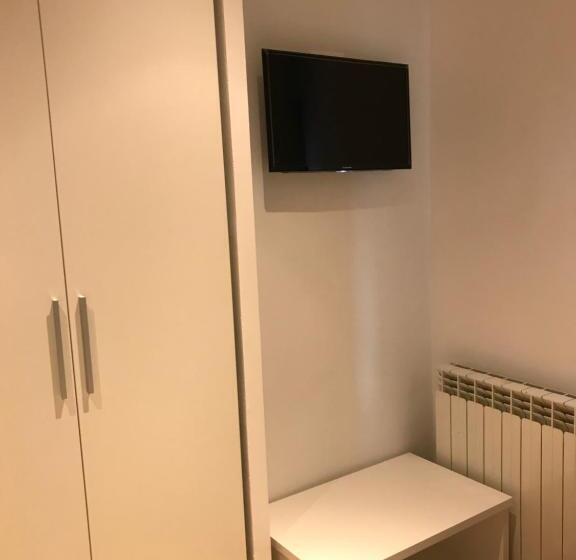 پانسیون Hostal Casiano Camarasa