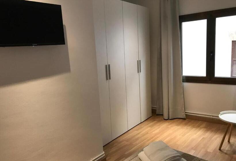 پانسیون Hostal Casiano Camarasa