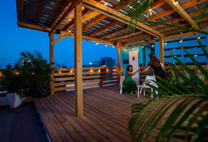 Santurcia Hostel   Adults Only