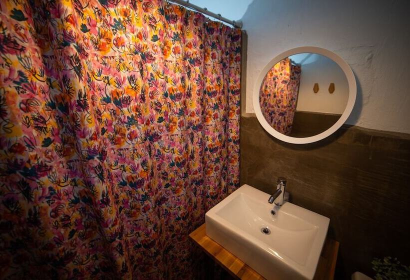 Santurcia Hostel   Adults Only