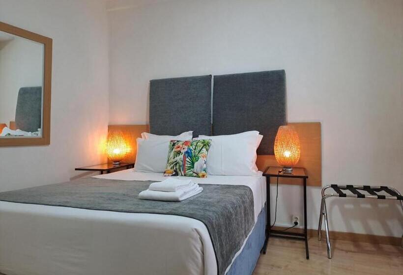 مبيت وإفطار Square