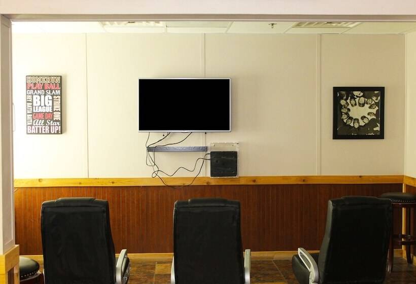 فندق Target Hospitality   Carlsbad Lodge