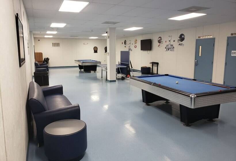 هتل Target Hospitality Williams County Lodge