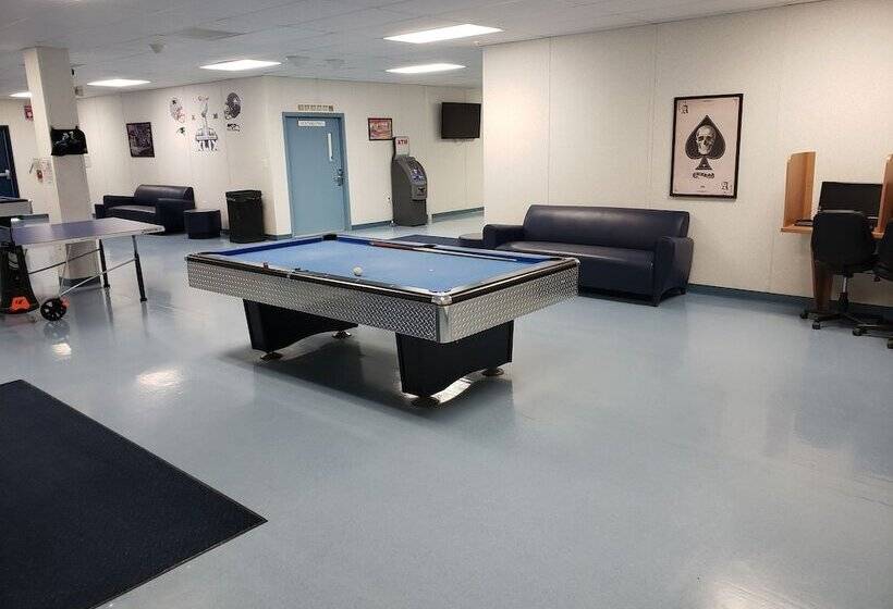 هتل Target Hospitality Williams County Lodge
