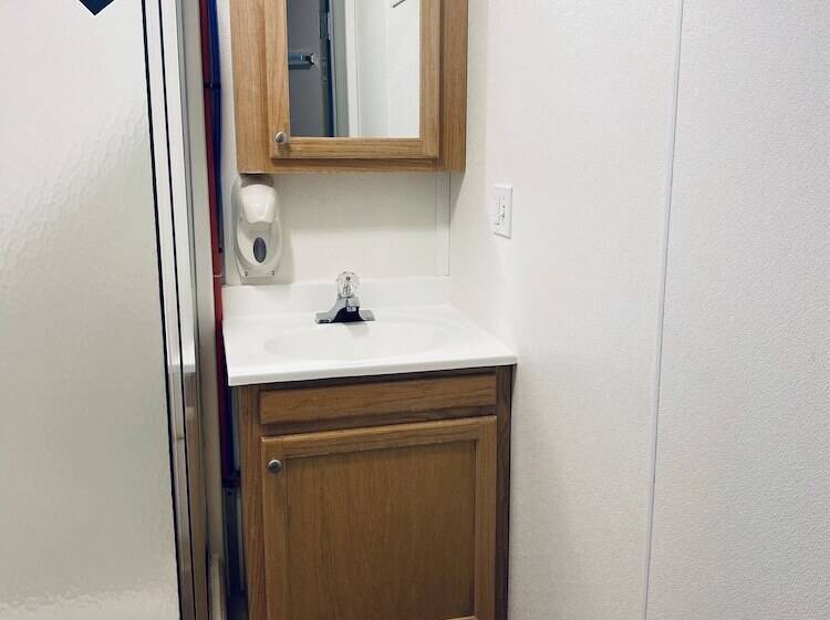 هتل Target Hospitality Williams County Lodge