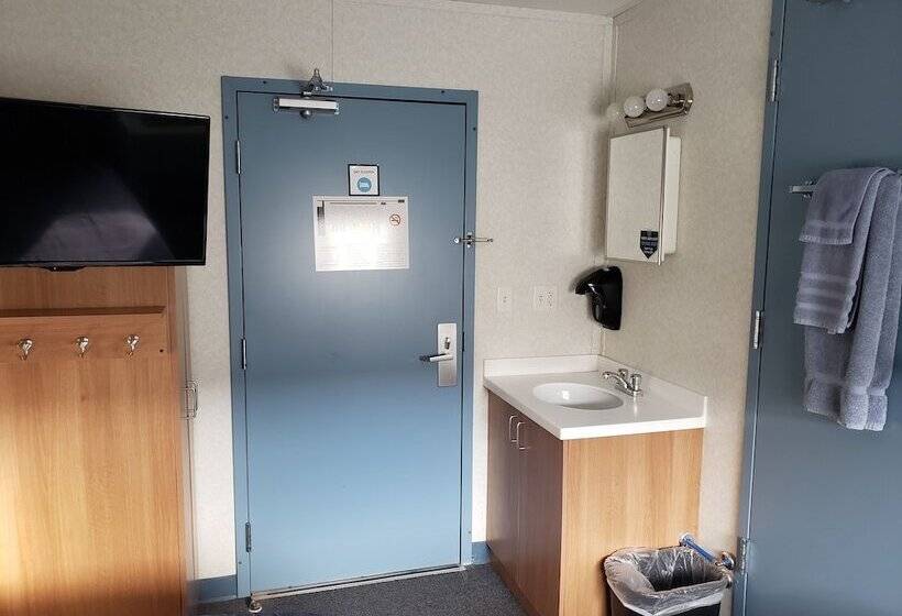هتل Target Hospitality Williams County Lodge