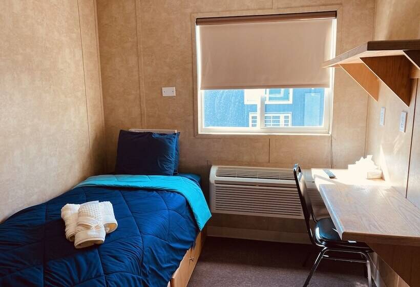 هتل Target Hospitality Williams County Lodge
