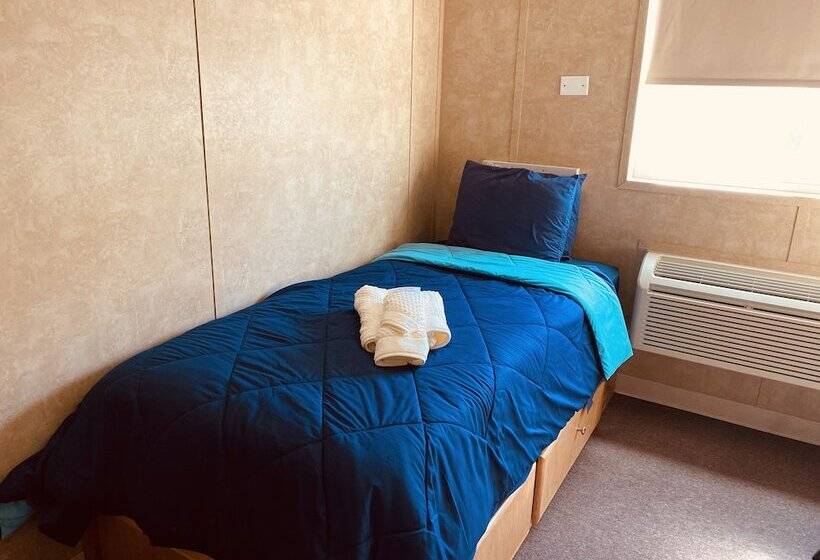 هتل Target Hospitality Williams County Lodge
