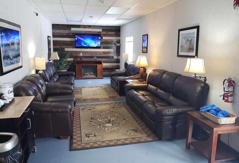 هتل Target Hospitality Williams County Lodge