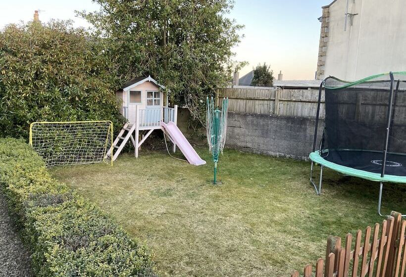 پانسیون Ivy Cottage Serviced Accommodation