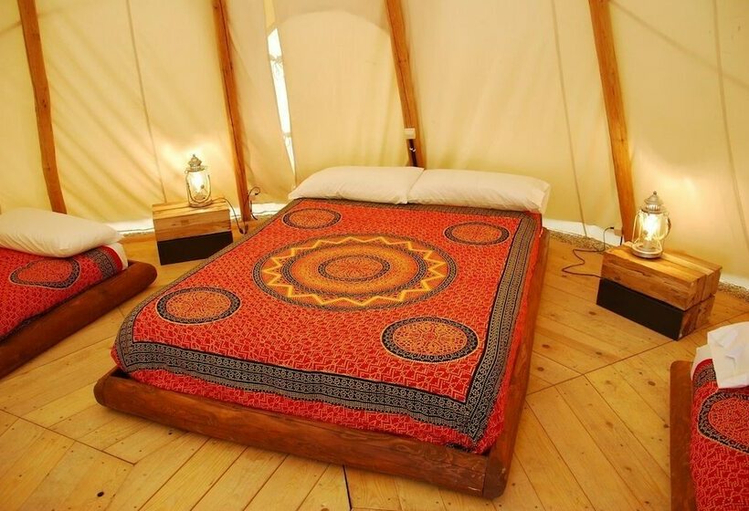 هتل Camping El Roble