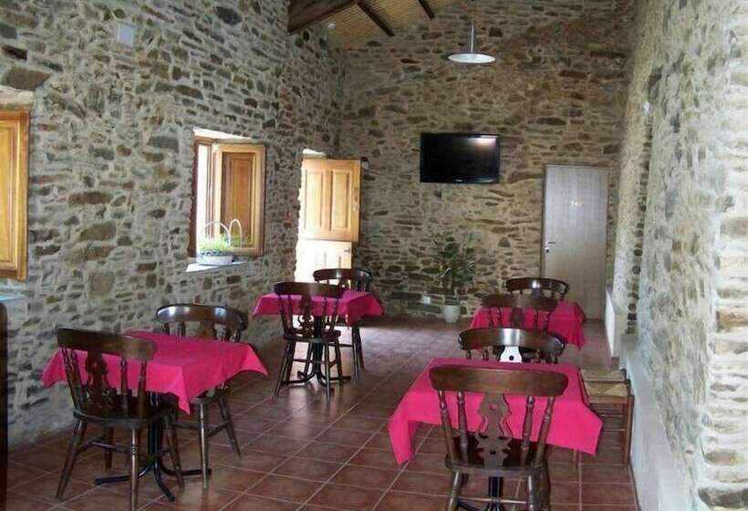 Pensión Albergue Los Caminantes   Hostel