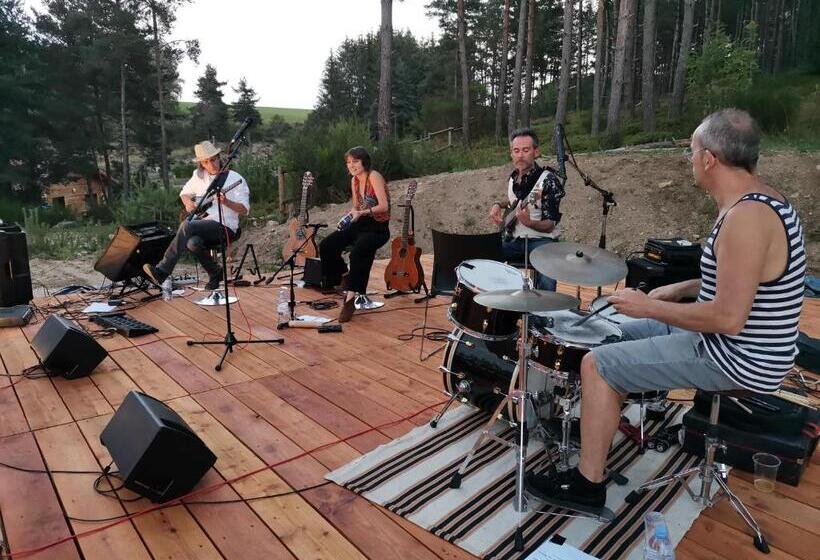 리조트 Les Chalets Du Hautforez