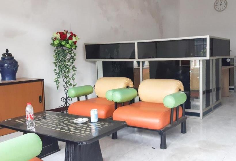 ホテル Oyo 3500 D Chandra Family