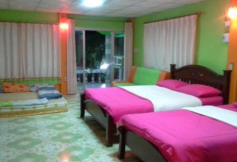 Отель Oyo 922 Thammachart Resort Kaosrichang