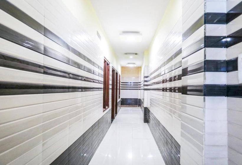 فندق Oyo 71693 Starlight