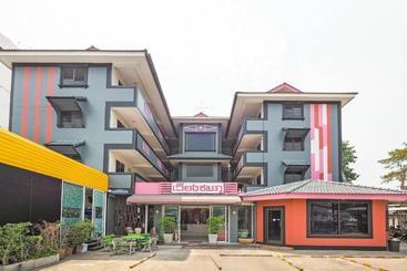 هتل Oyo 891 Wiangchomphu