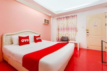 هتل Oyo 891 Wiangchomphu