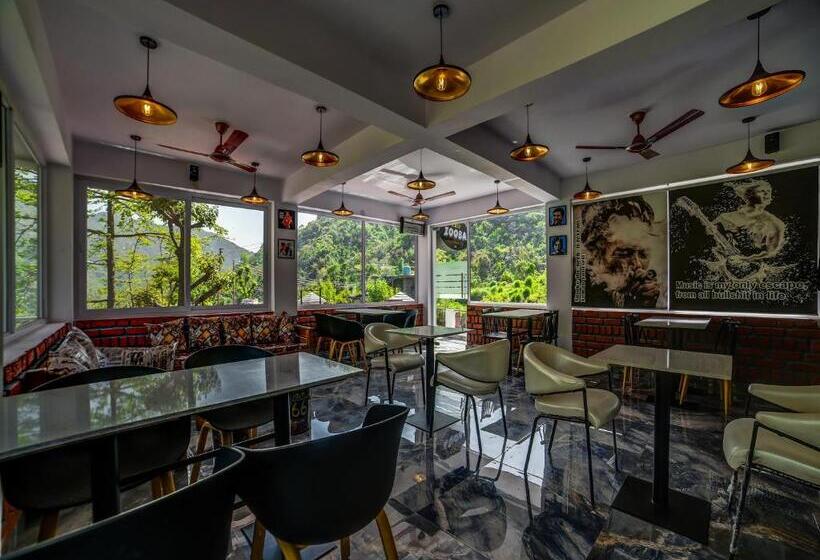 בית מלון כפרי Sahastradhara Riverresort