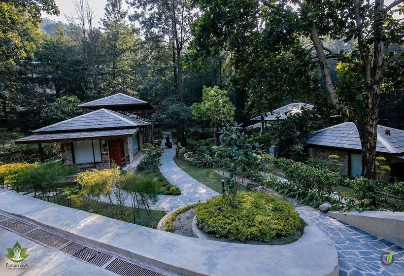 בית מלון כפרי Punarnava Resort & Spa