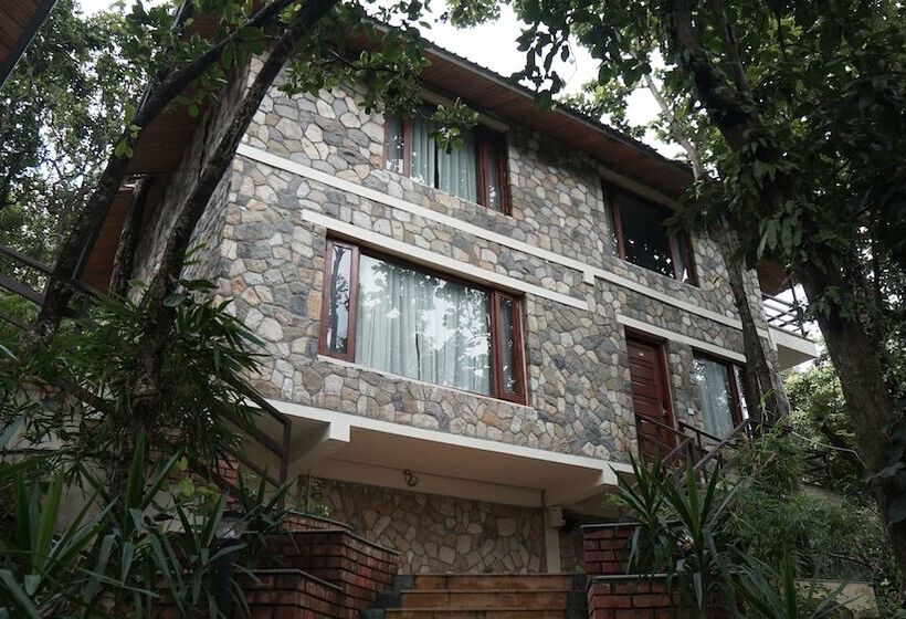 בית מלון כפרי Punarnava Resort & Spa